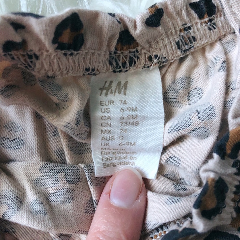 ✨HOST PICKx2✨ H&M Leopard Print Romper - Picture 3 of 3